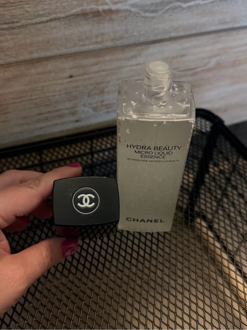 CHANEL Hydra Beauty Micro Liquid Essence - Frosted White & Black Accents - Picture 2 of 3